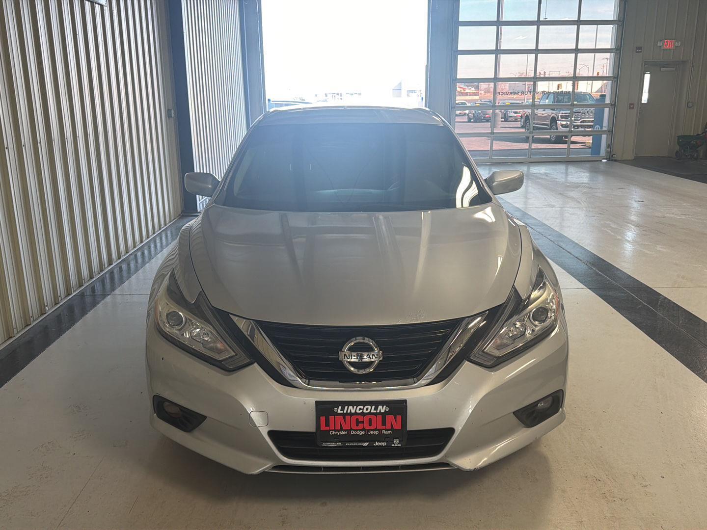 View vehicle photo 7