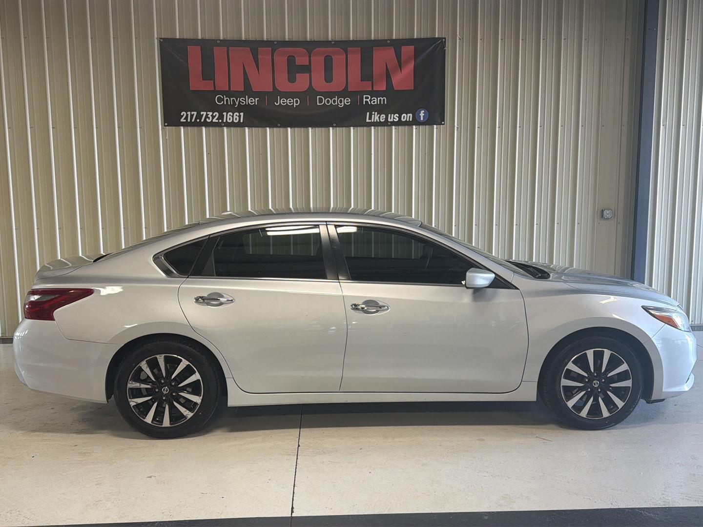 View vehicle photo 5