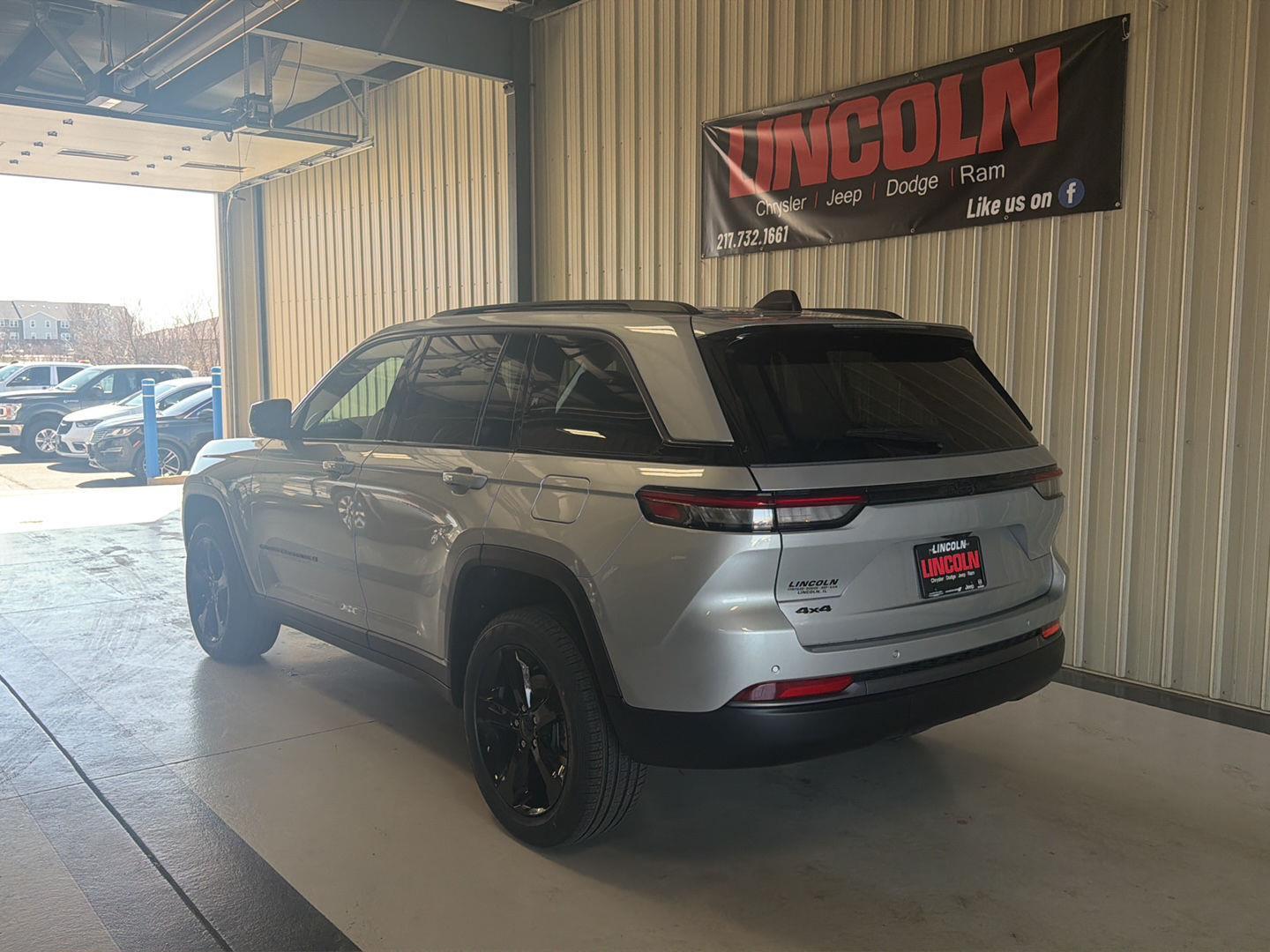 View vehicle photo 3