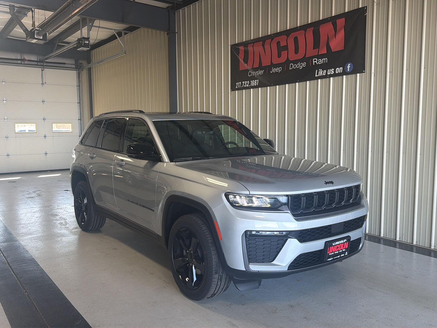 View vehicle photo 4