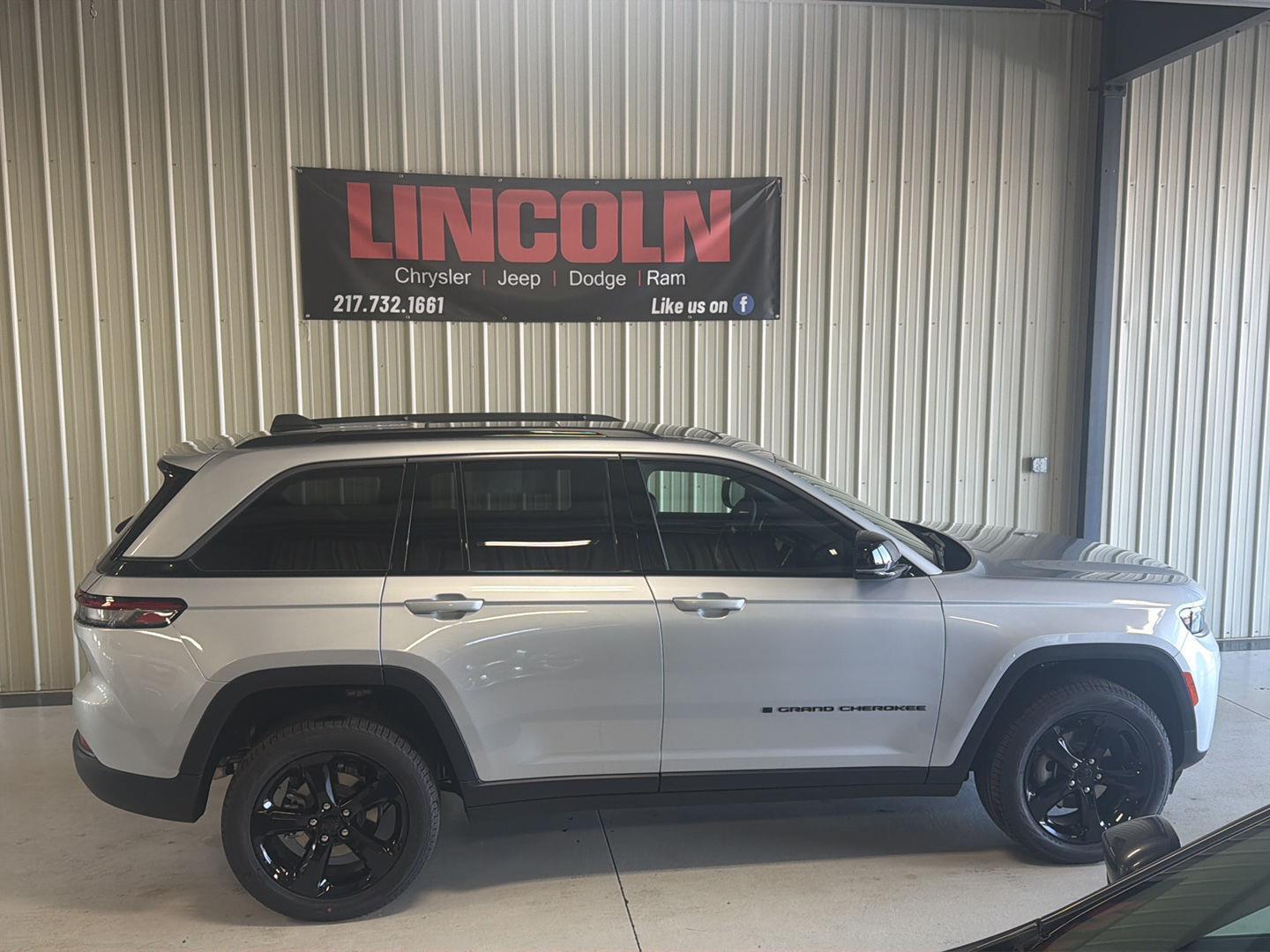 View vehicle photo 5