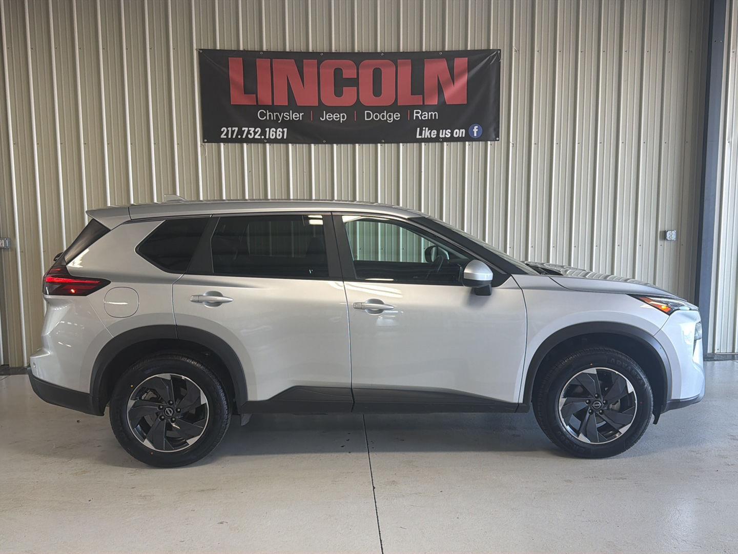 View vehicle photo 5