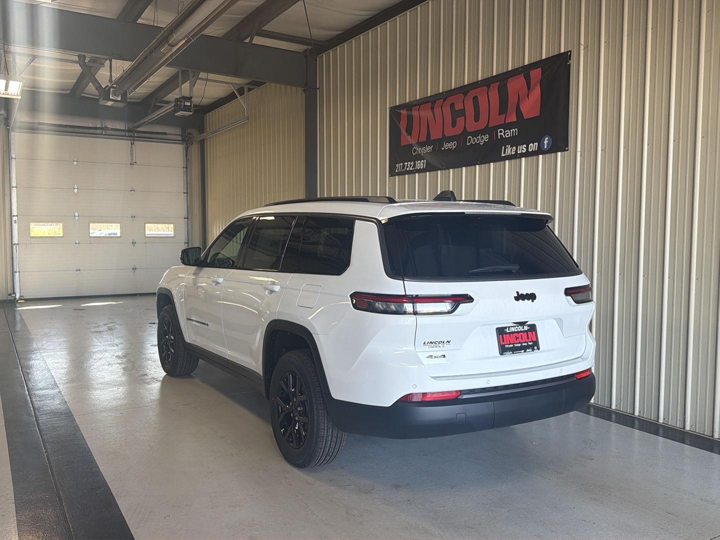 View vehicle photo 3