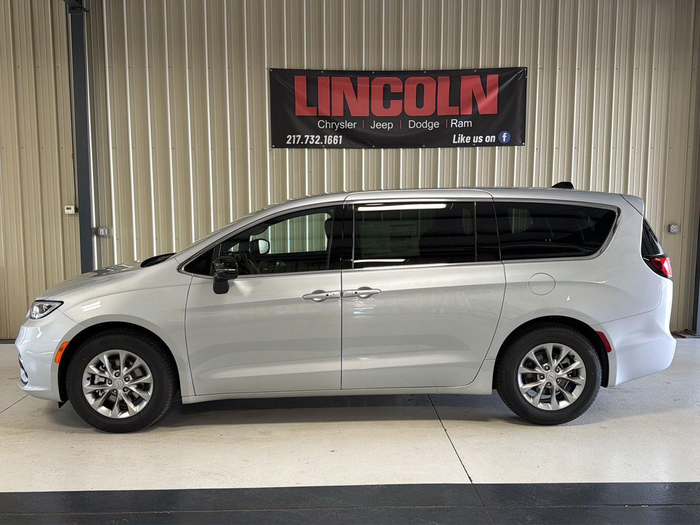 View vehicle photo 2