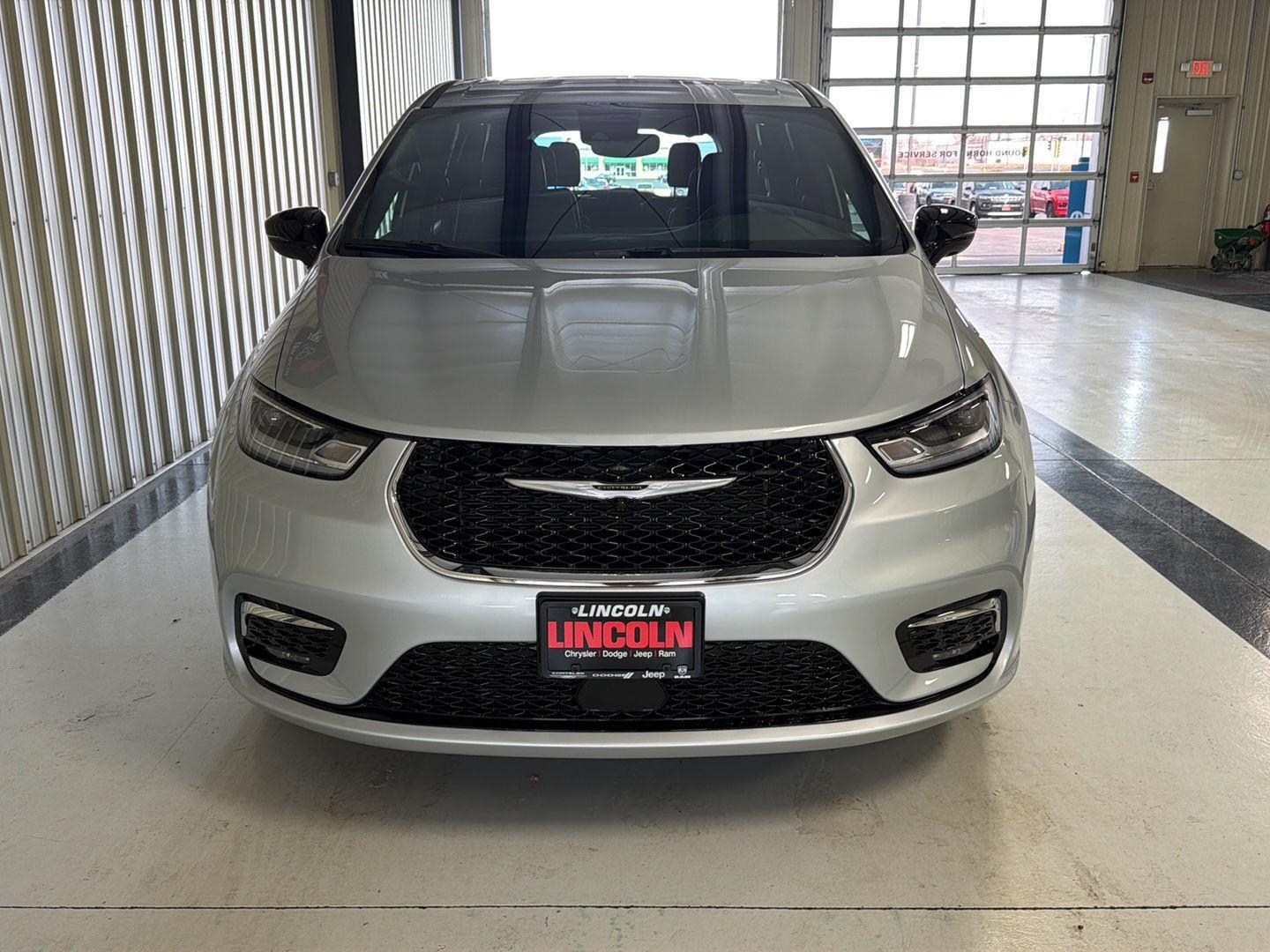 View vehicle photo 6