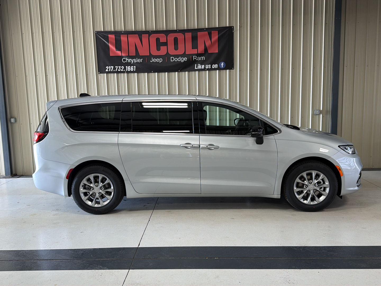 View vehicle photo 5