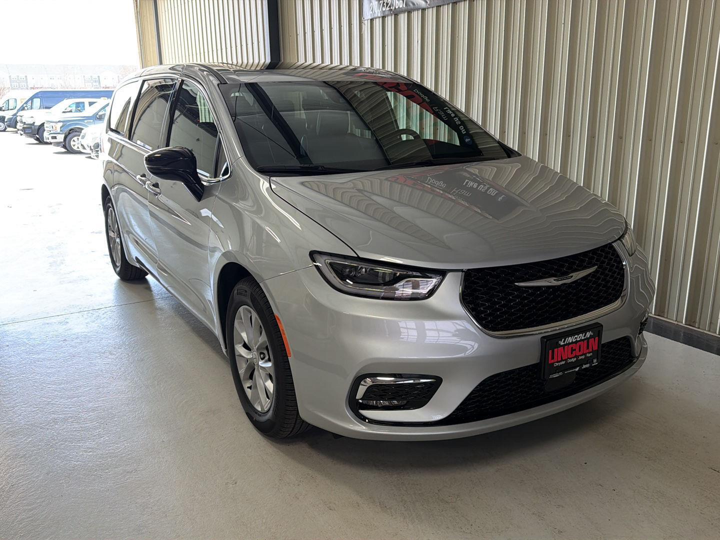 View vehicle photo 4