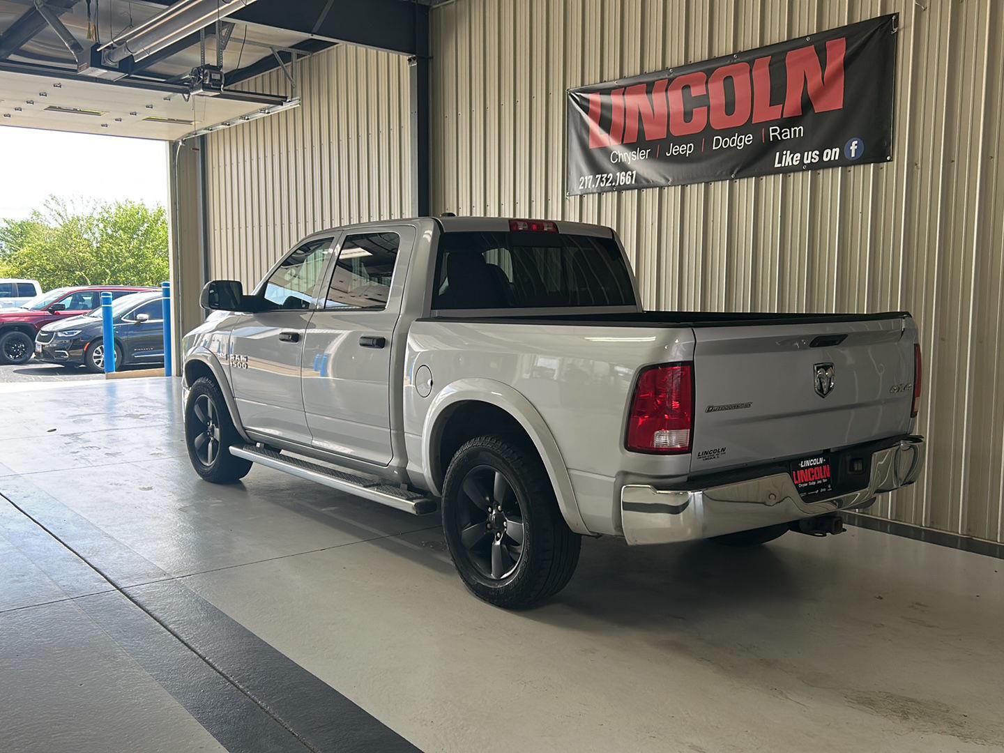 View vehicle photo 3