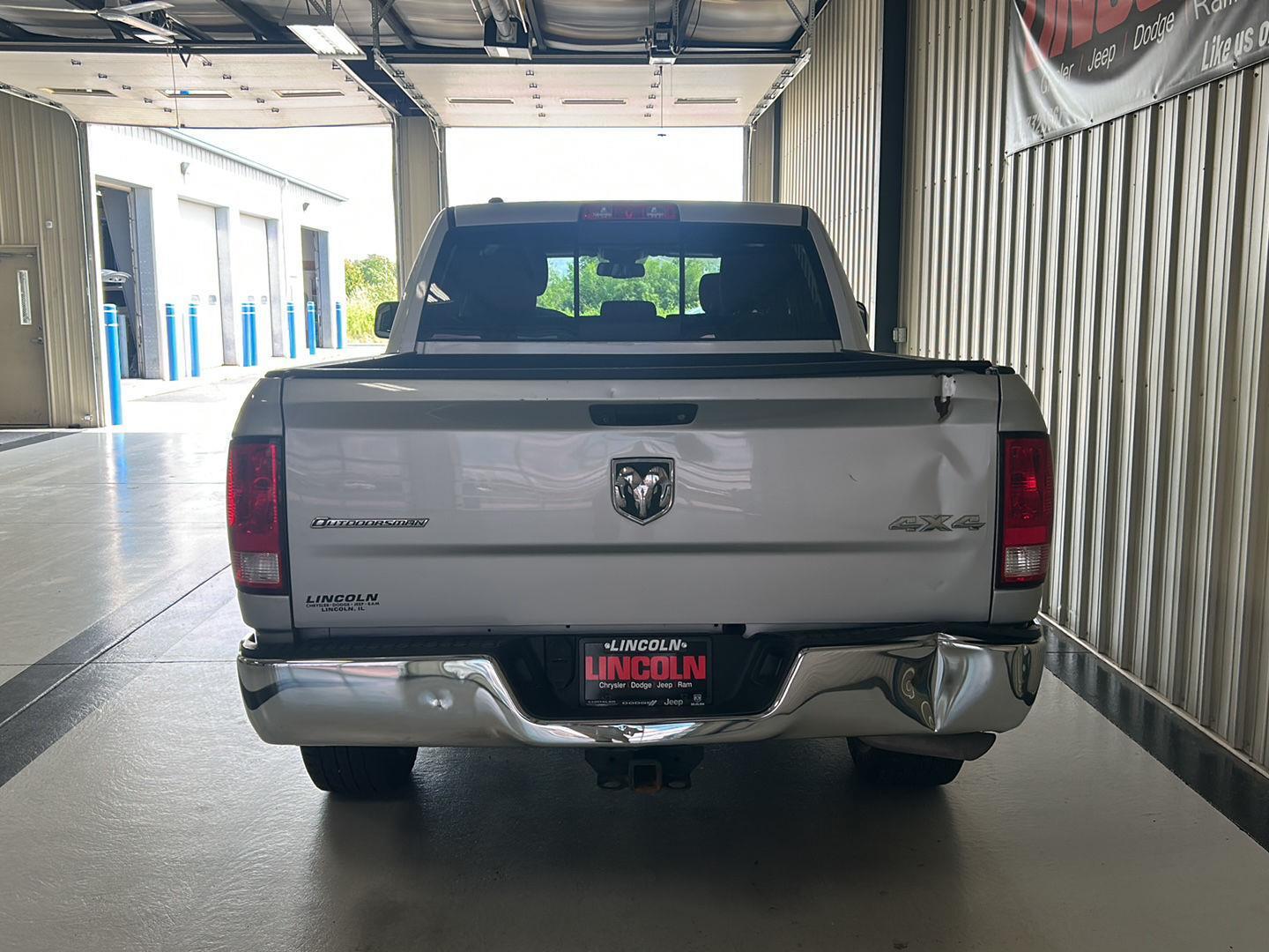 View vehicle photo 4