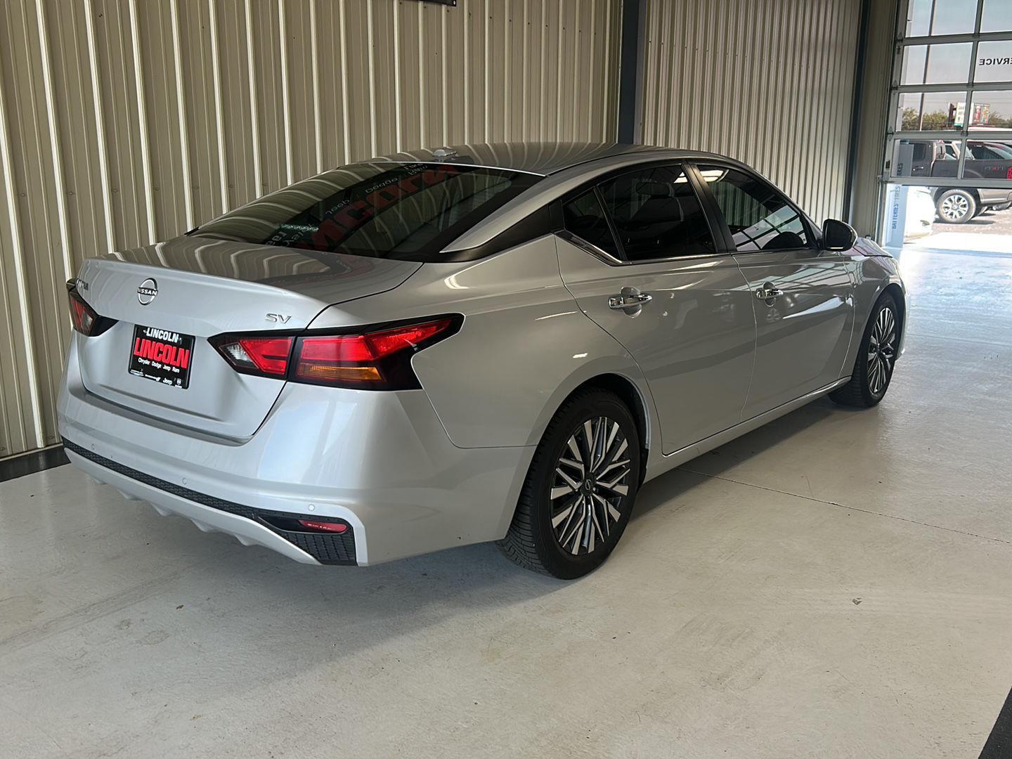 View vehicle photo 6