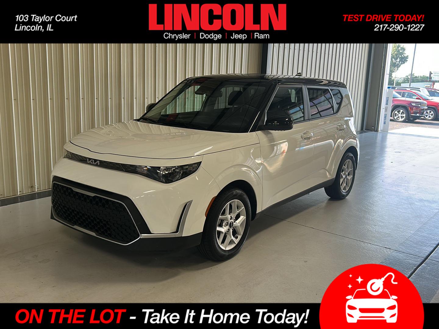 Clear White/Black Roof 2025 Kia Soul SUV / Crossover Front-Wheel Drive Continuously Variable Transmission