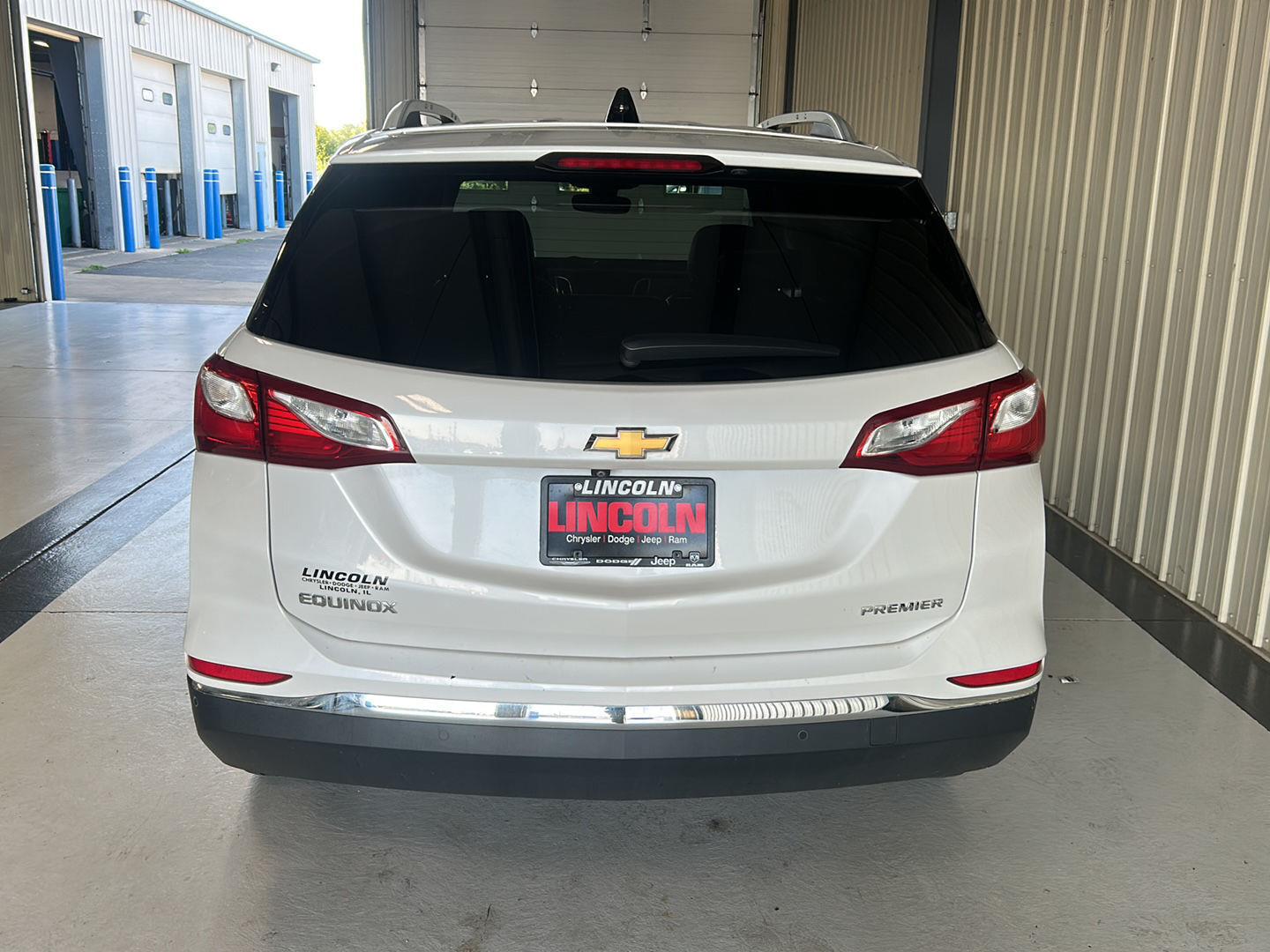 View vehicle photo 4