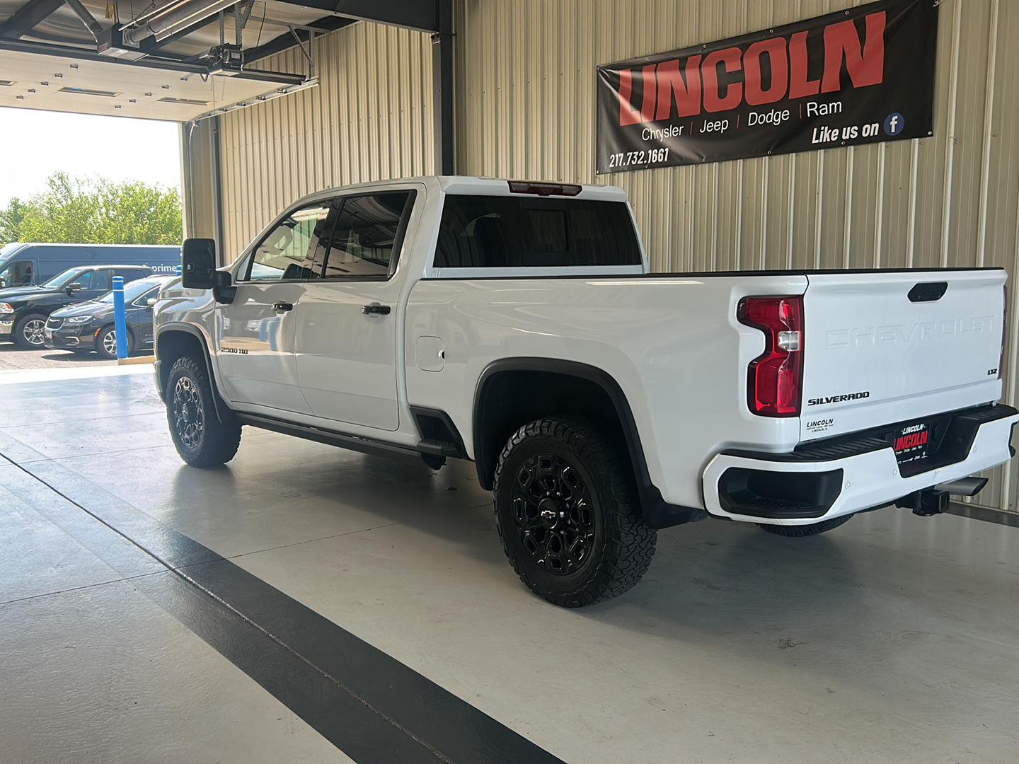 View vehicle photo 3