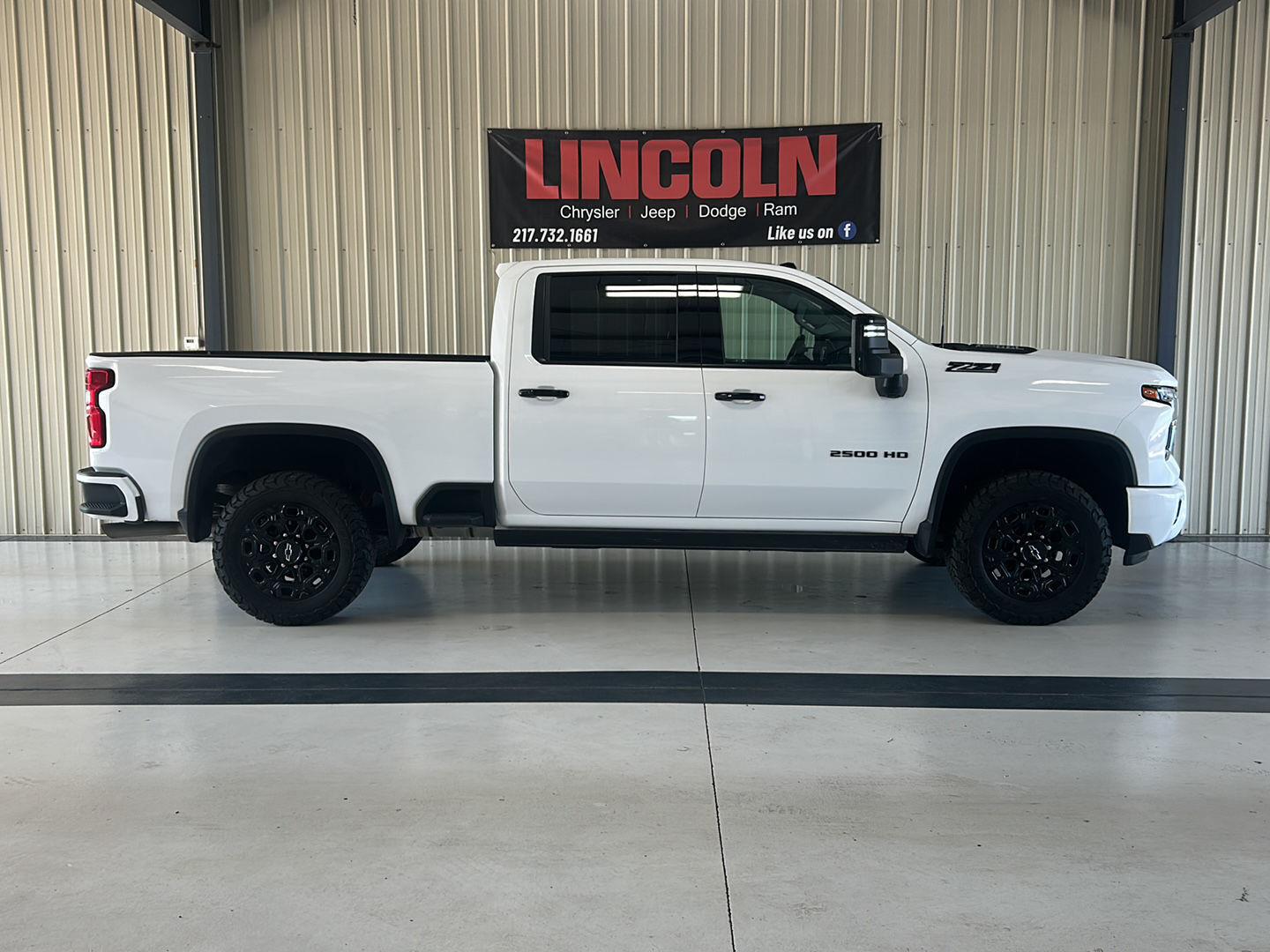 View vehicle photo 5
