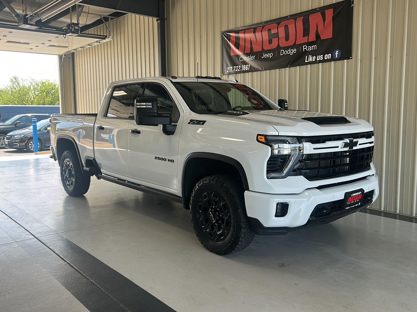 View vehicle photo 4