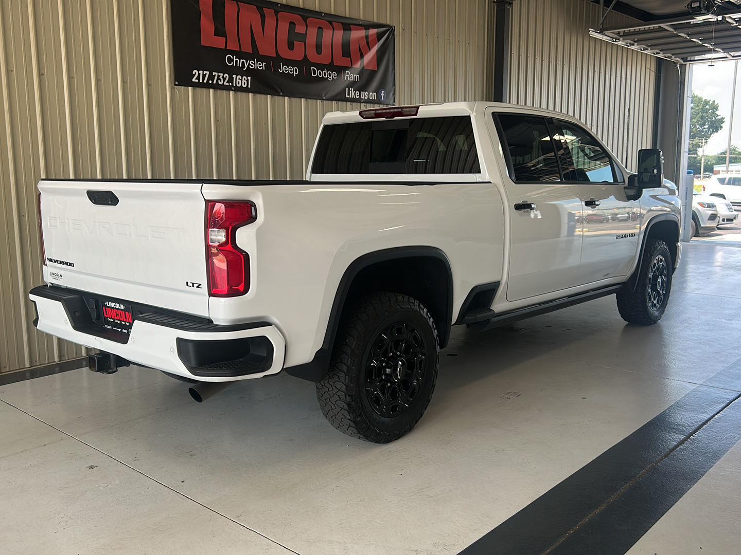 View vehicle photo 6
