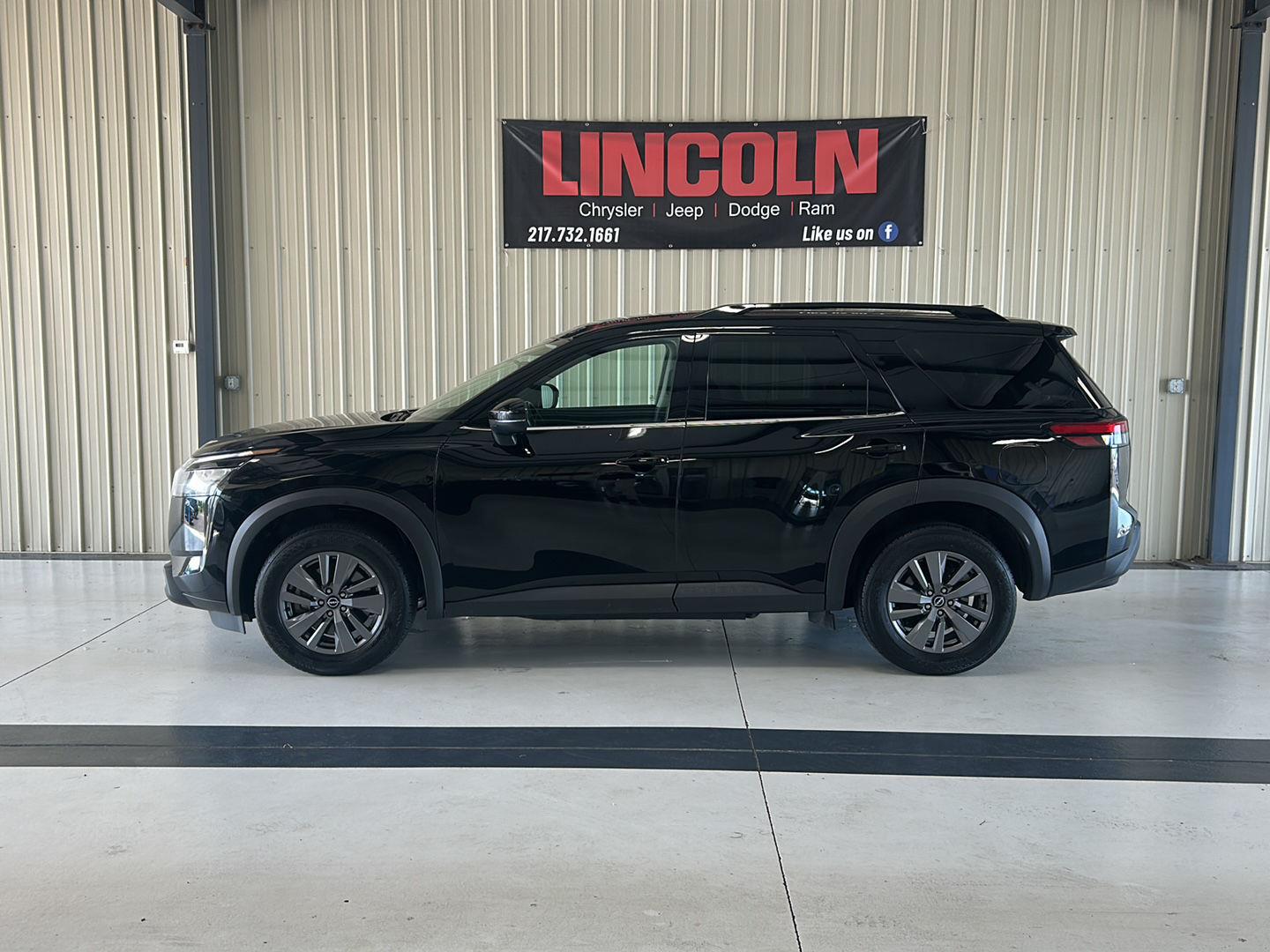View vehicle photo 2