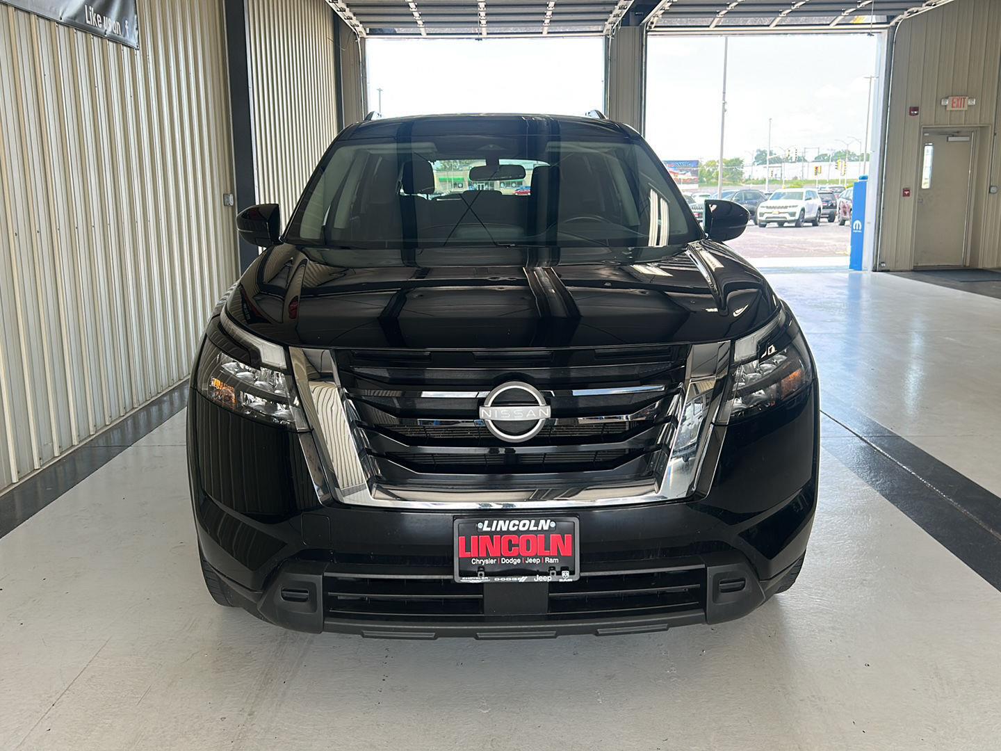 View vehicle photo 7