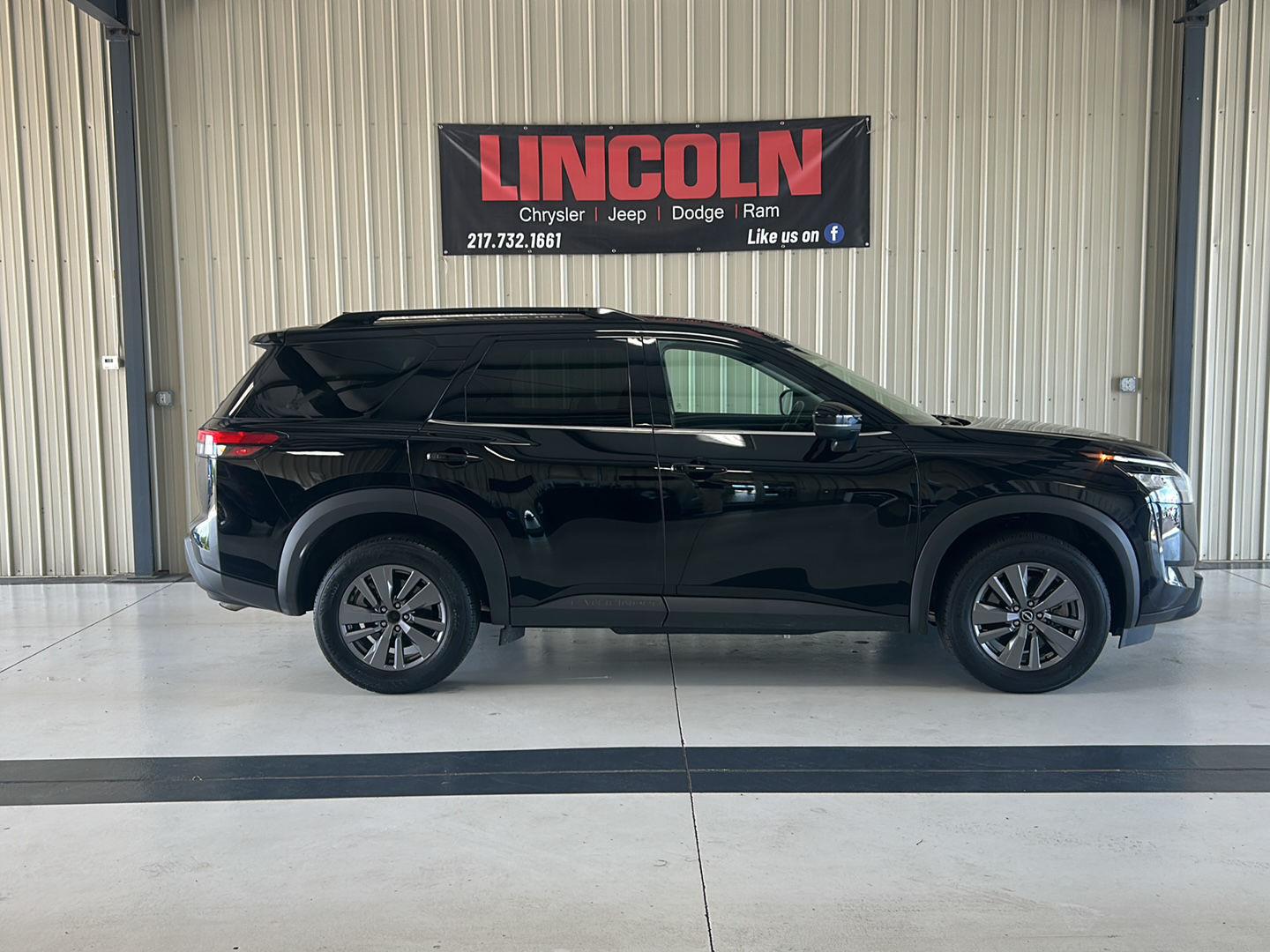 View vehicle photo 5