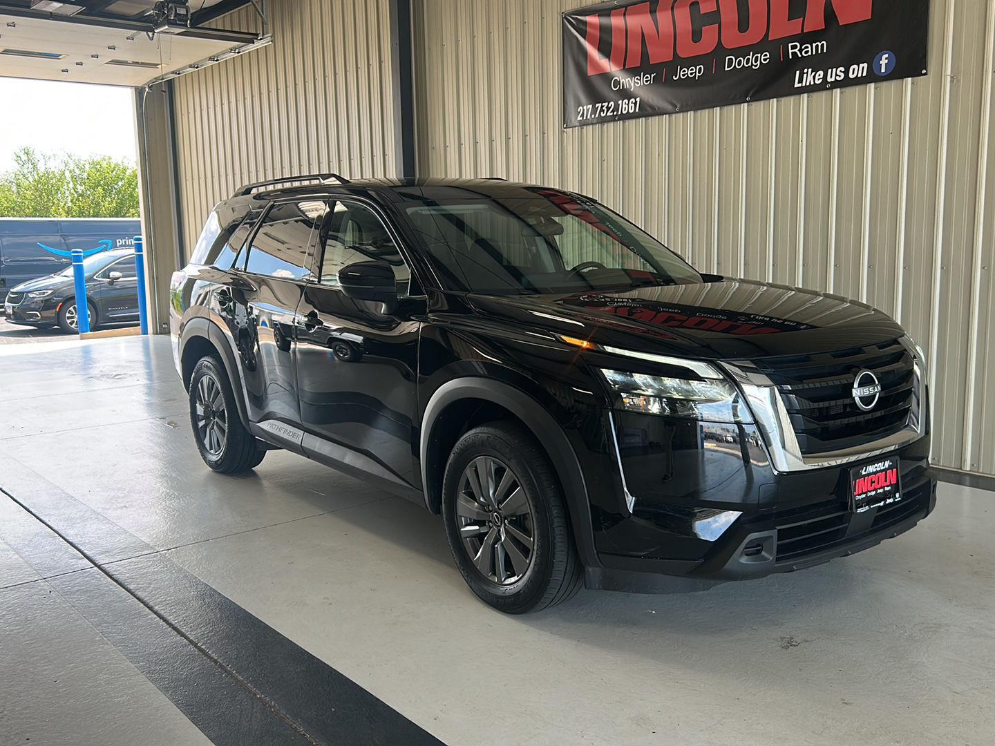 View vehicle photo 4