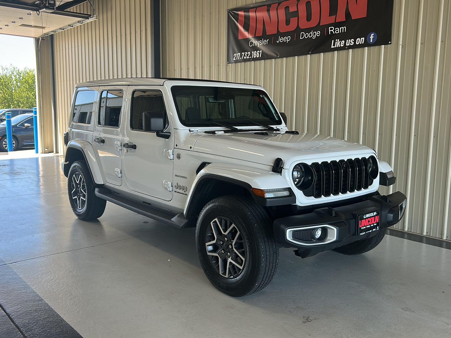 View vehicle photo 4