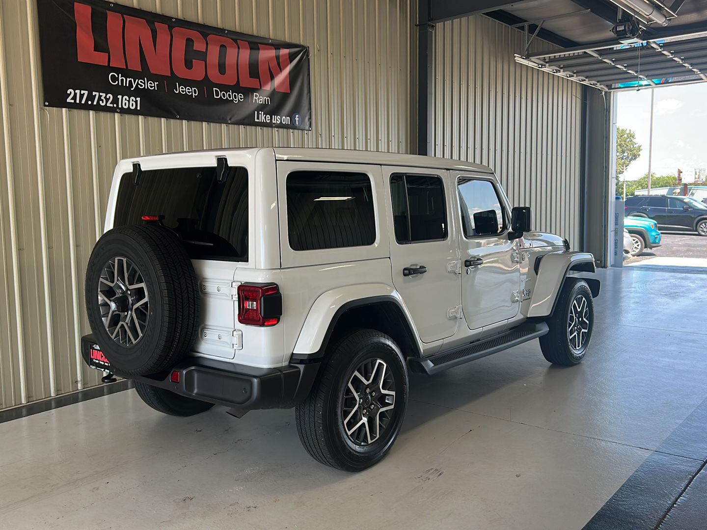 View vehicle photo 6