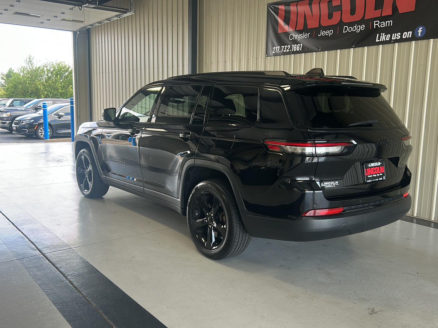 View vehicle photo 3