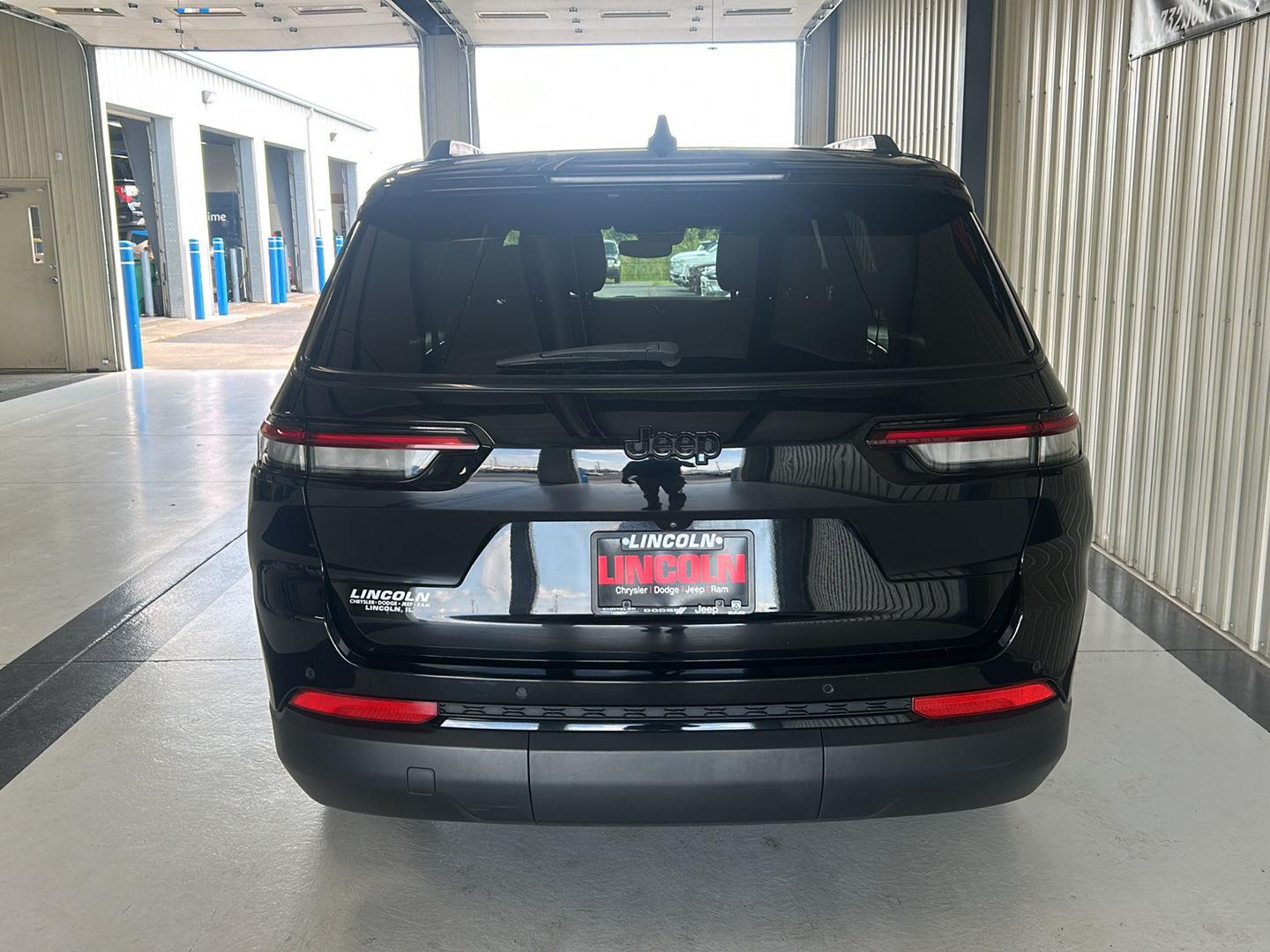 View vehicle photo 5