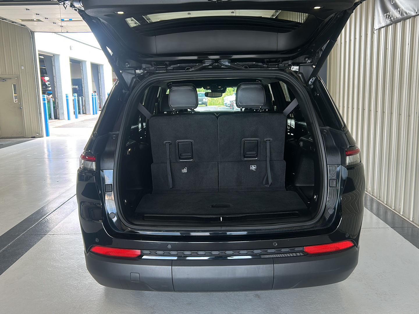 View vehicle photo 6