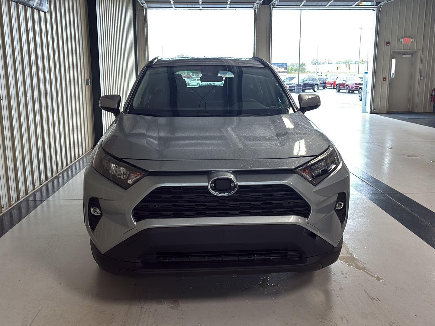 View vehicle photo 7