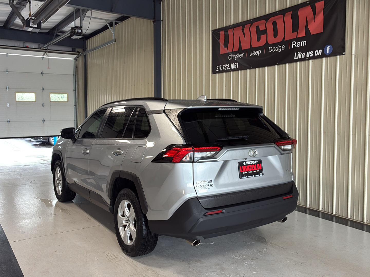 View vehicle photo 3