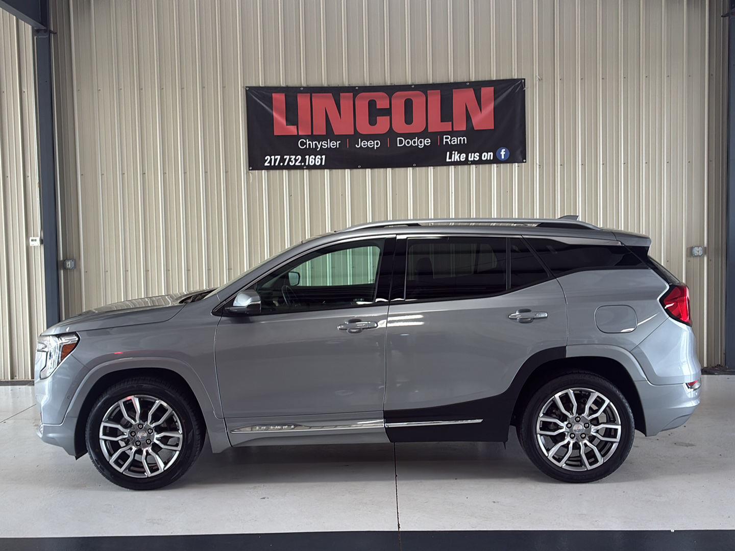 View vehicle photo 2