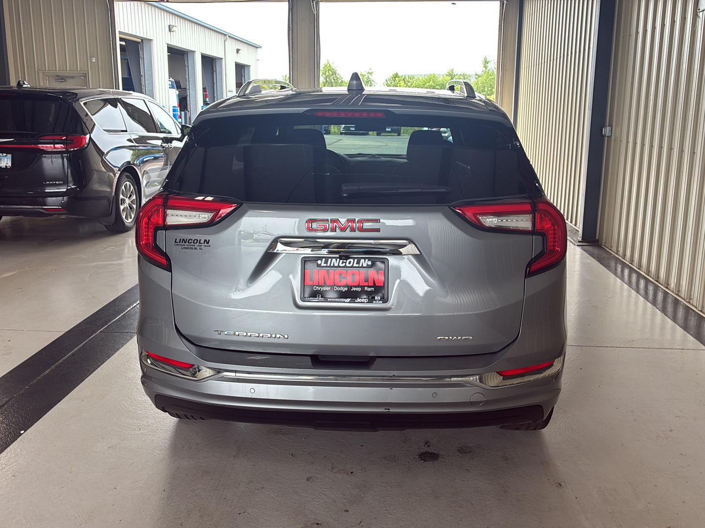 View vehicle photo 7