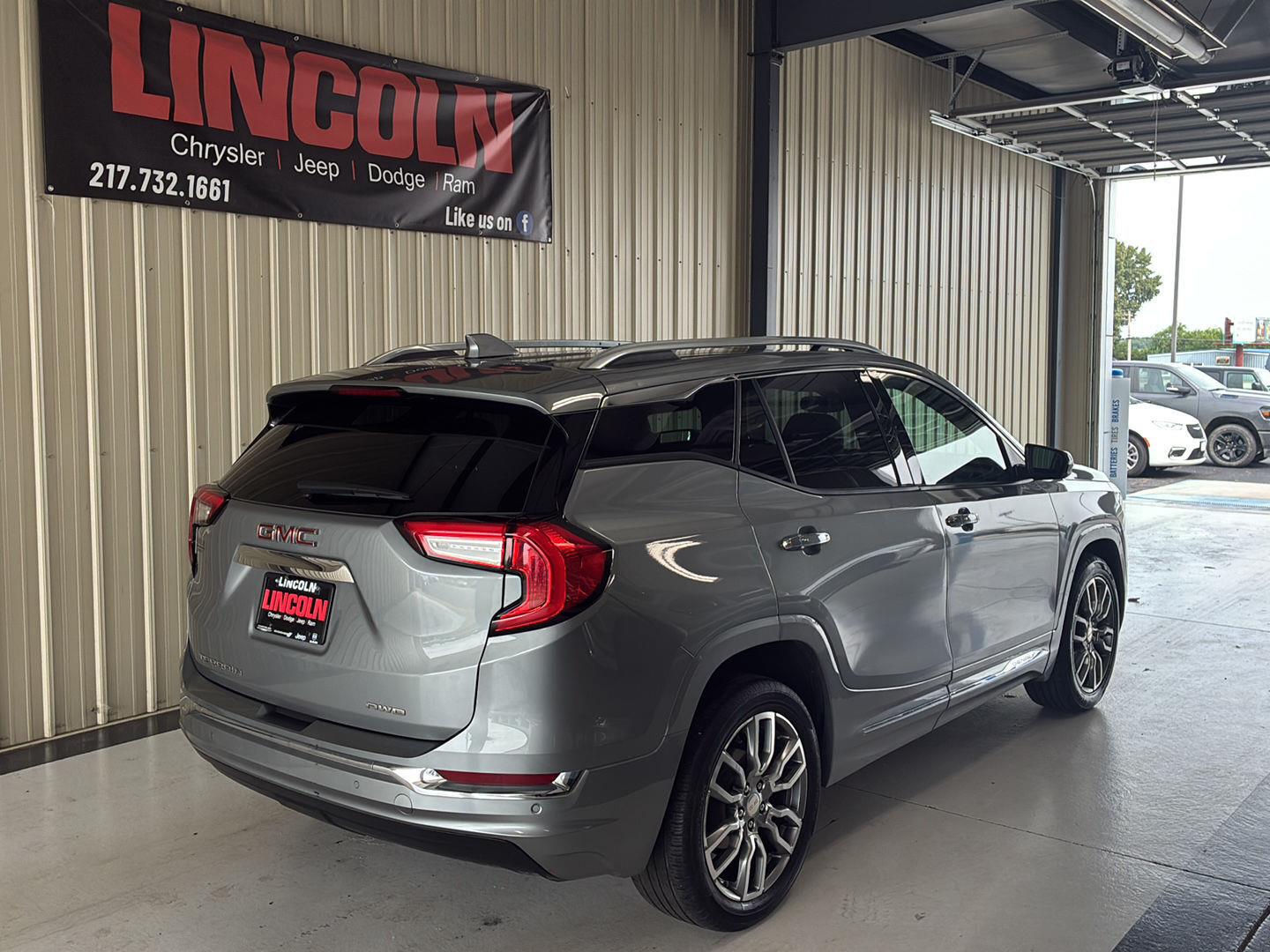 View vehicle photo 4