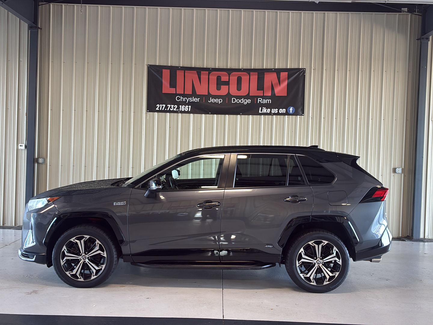 View vehicle photo 2