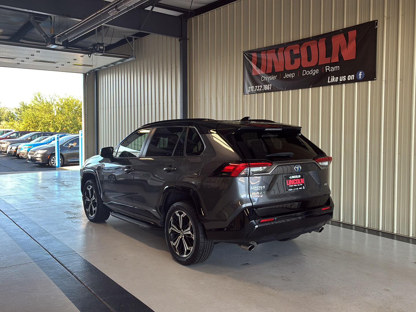 View vehicle photo 3