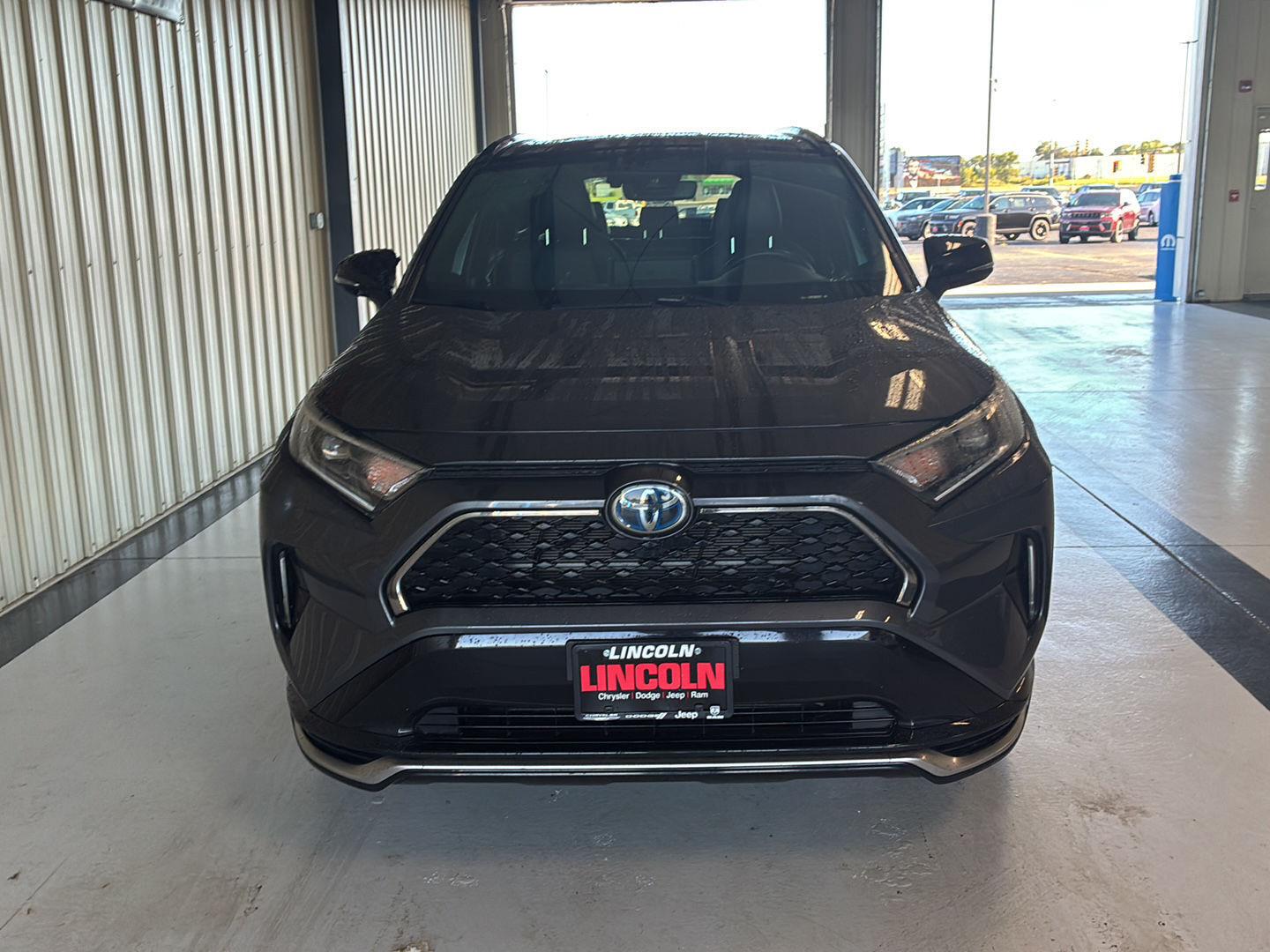 View vehicle photo 7