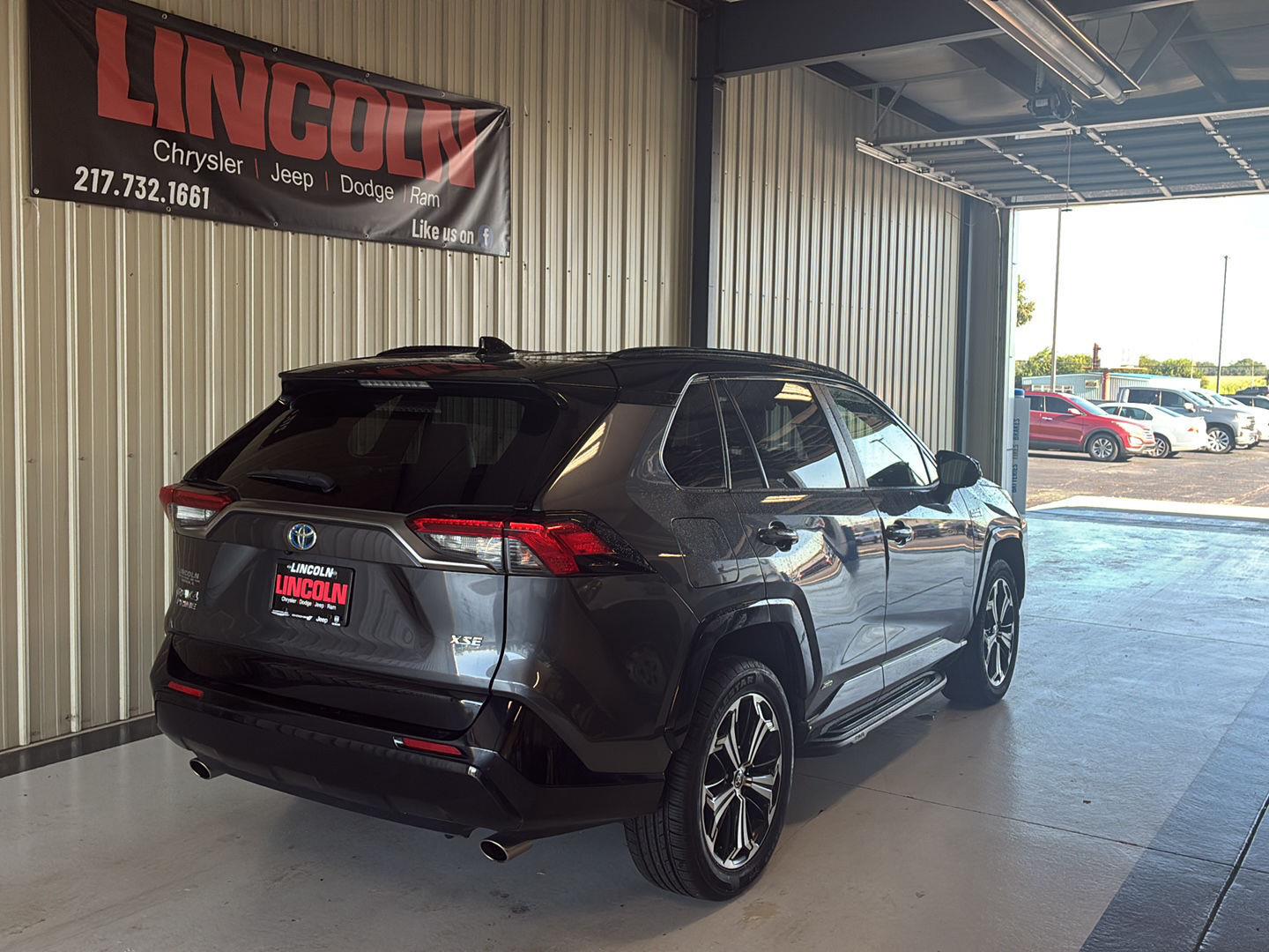 View vehicle photo 4