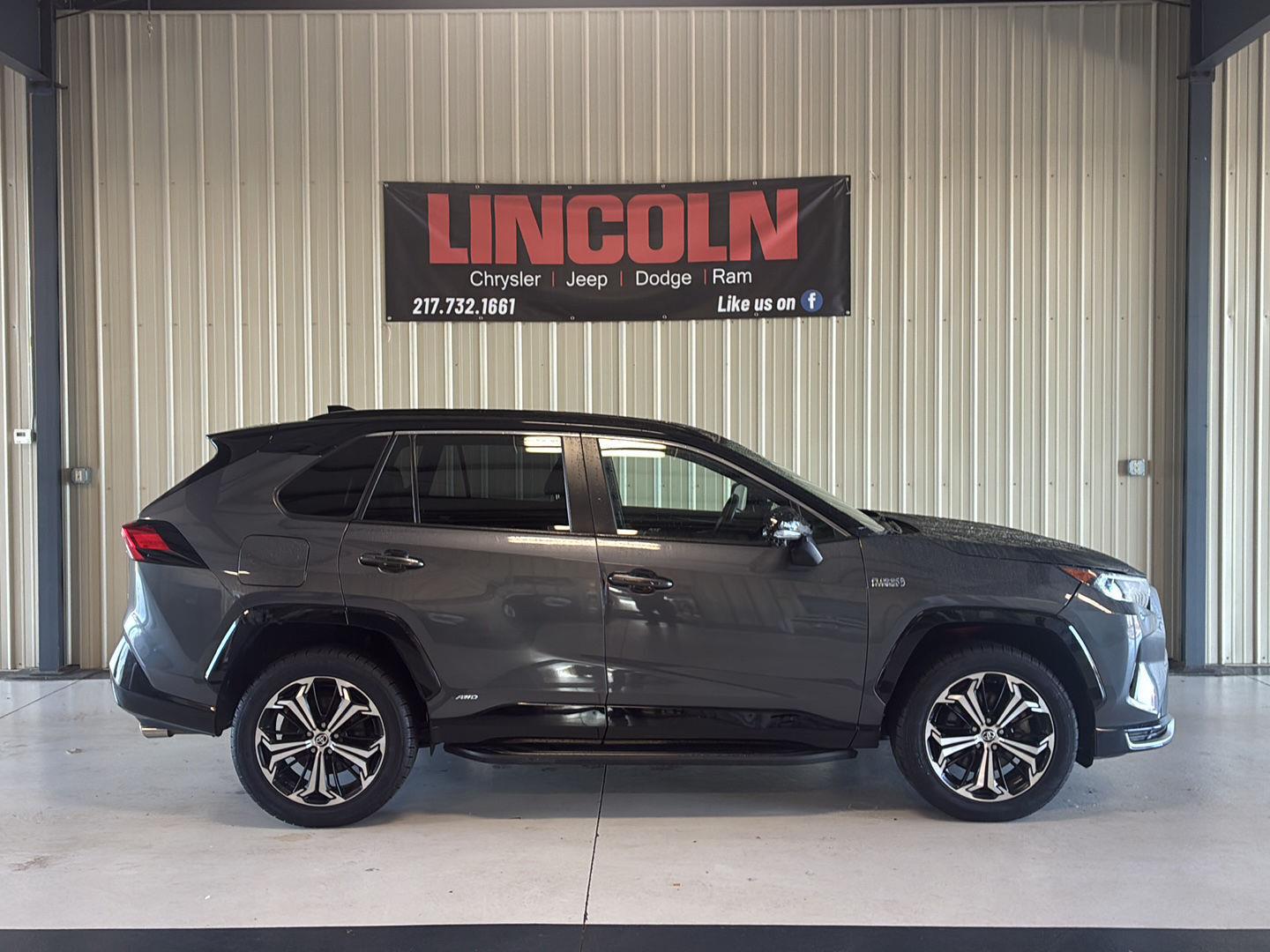 View vehicle photo 5