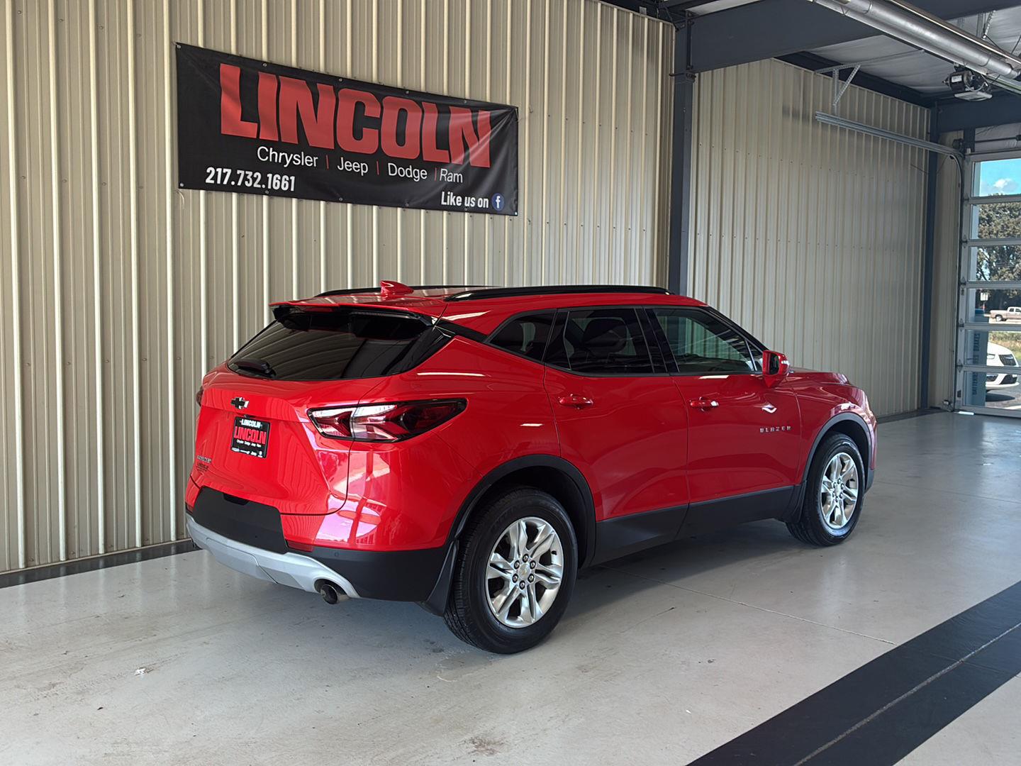 View vehicle photo 4