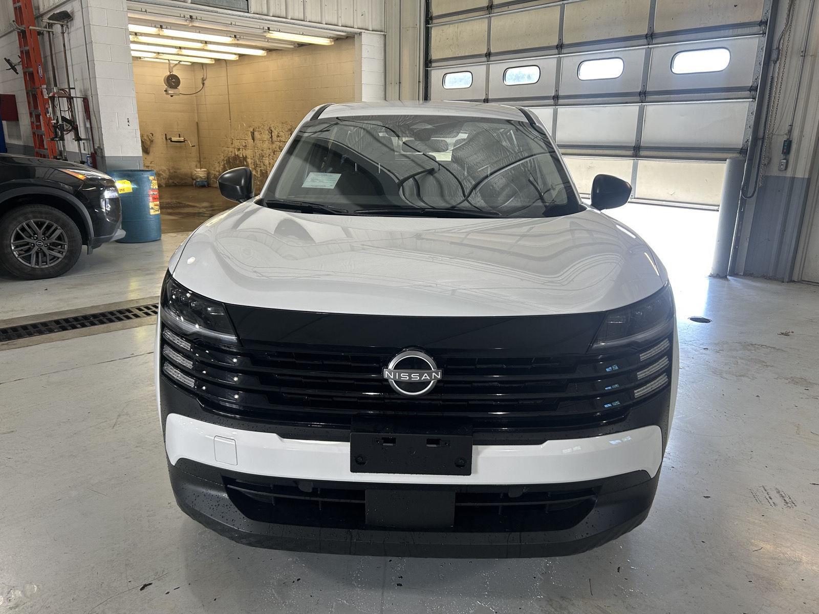 White (Fresh Powder) 2026 Nissan Kicks SUV / Crossover All-Wheel Drive Continuously Variable Transmission