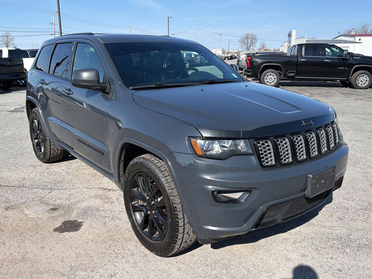 Rhino Clearcoat 2017 Jeep Grand Cherokee Altitude 4WD SUV / Crossover Four-Wheel Drive 8-Speed Automatic