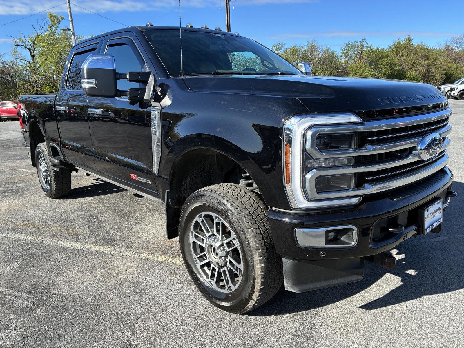Agate Black Metallic 2026 Ford F-350 Super Duty Platinum Crew Cab 4WD Pickup Truck Four-Wheel Drive Automatic