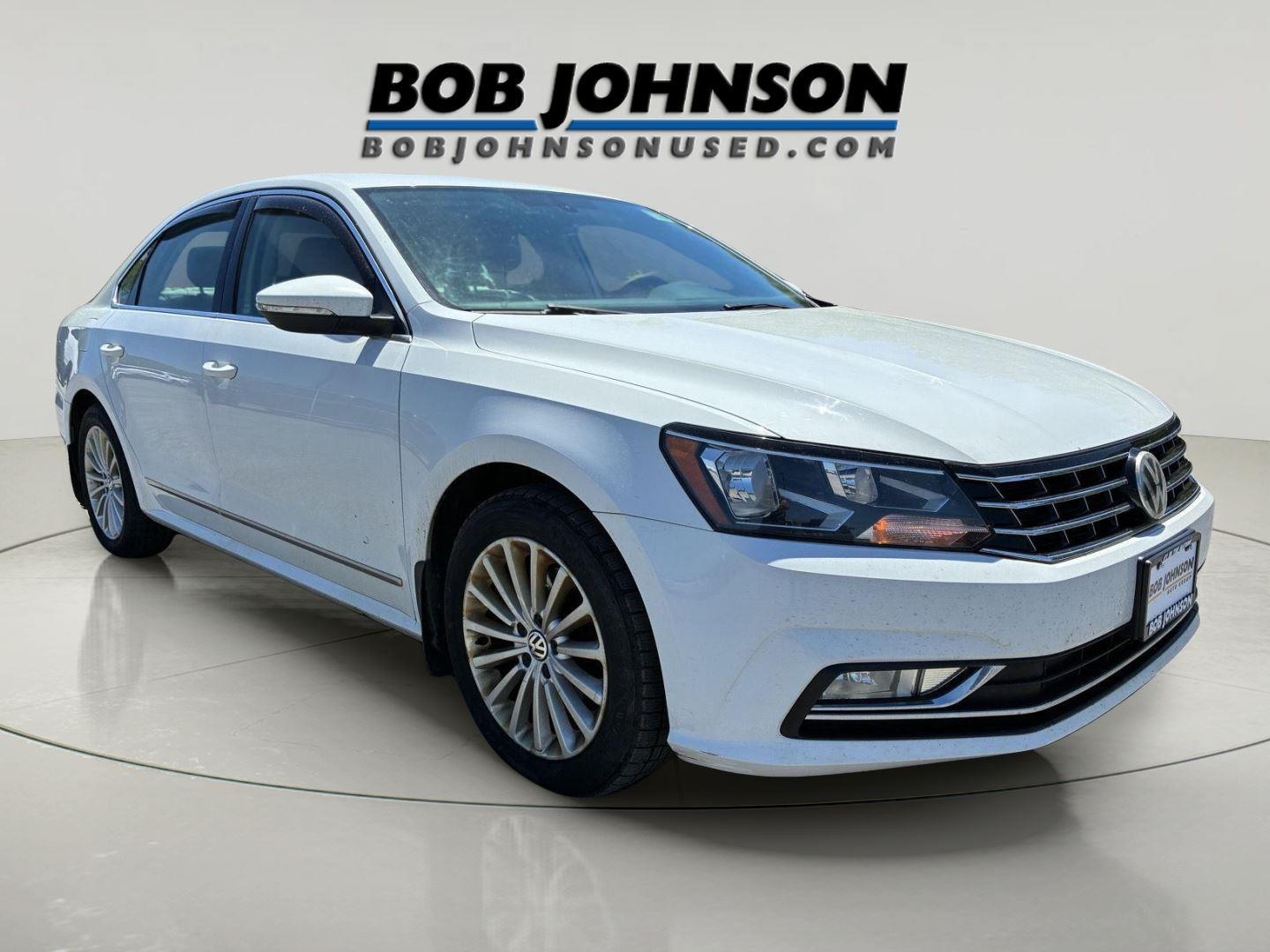 Pure White 2016 Volkswagen Passat 1.8T SE Sedan Front-Wheel Drive Automatic