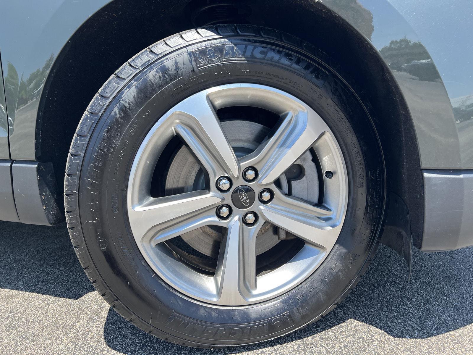 View vehicle photo 2