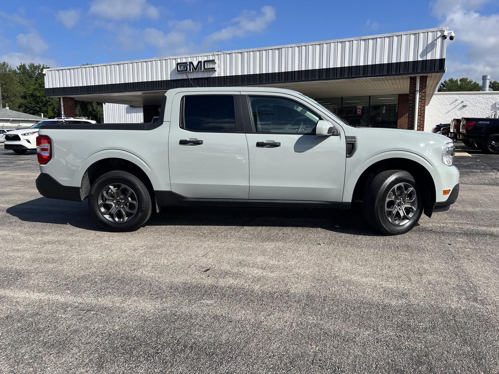 View vehicle photo 4