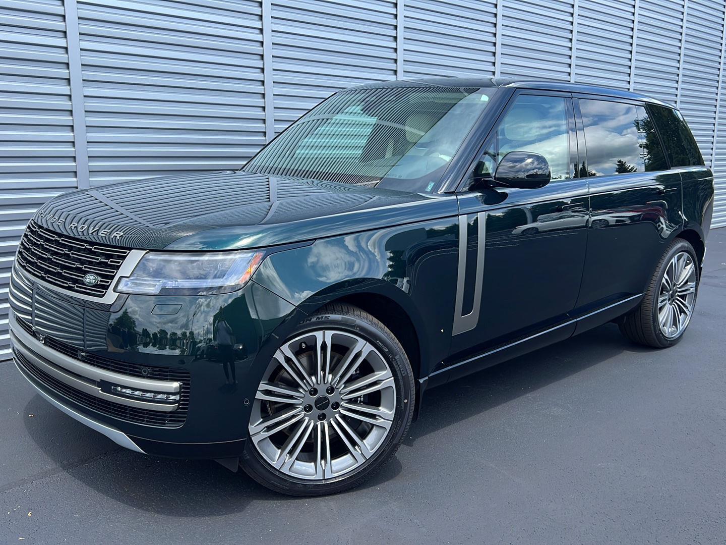 British Racing Green SV Bespoke Ultra Met Gloss 2026 Land Rover Range Rover SUV / Crossover All-Wheel Drive Automatic