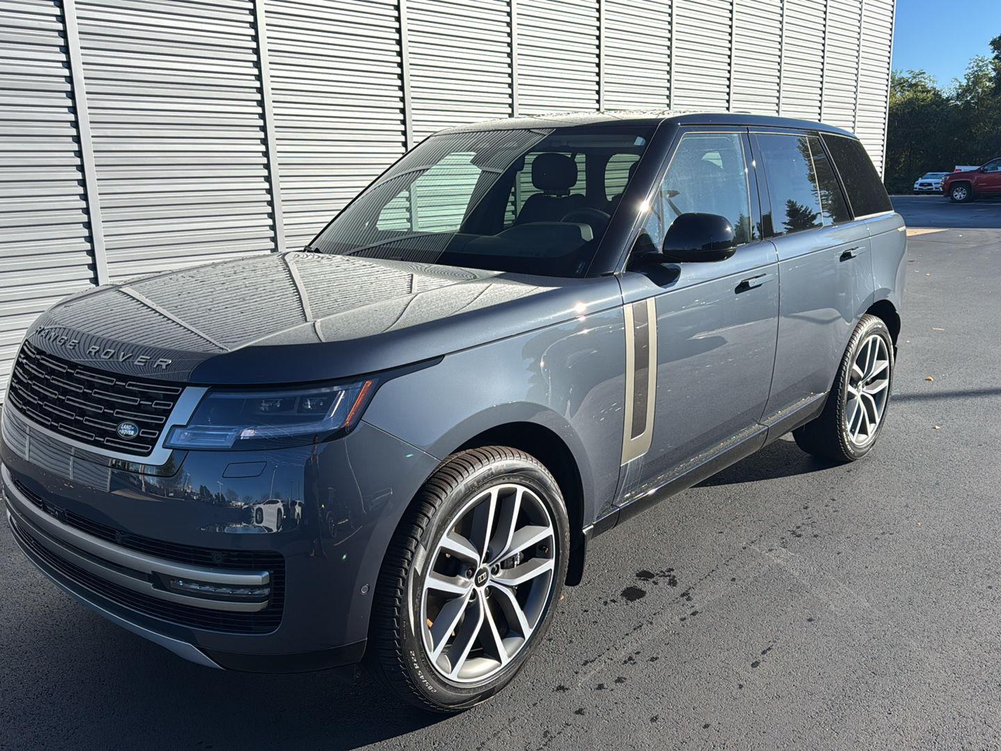 Varesine Blue Metallic 2027 Land Rover Range Rover SUV / Crossover All-Wheel Drive Automatic