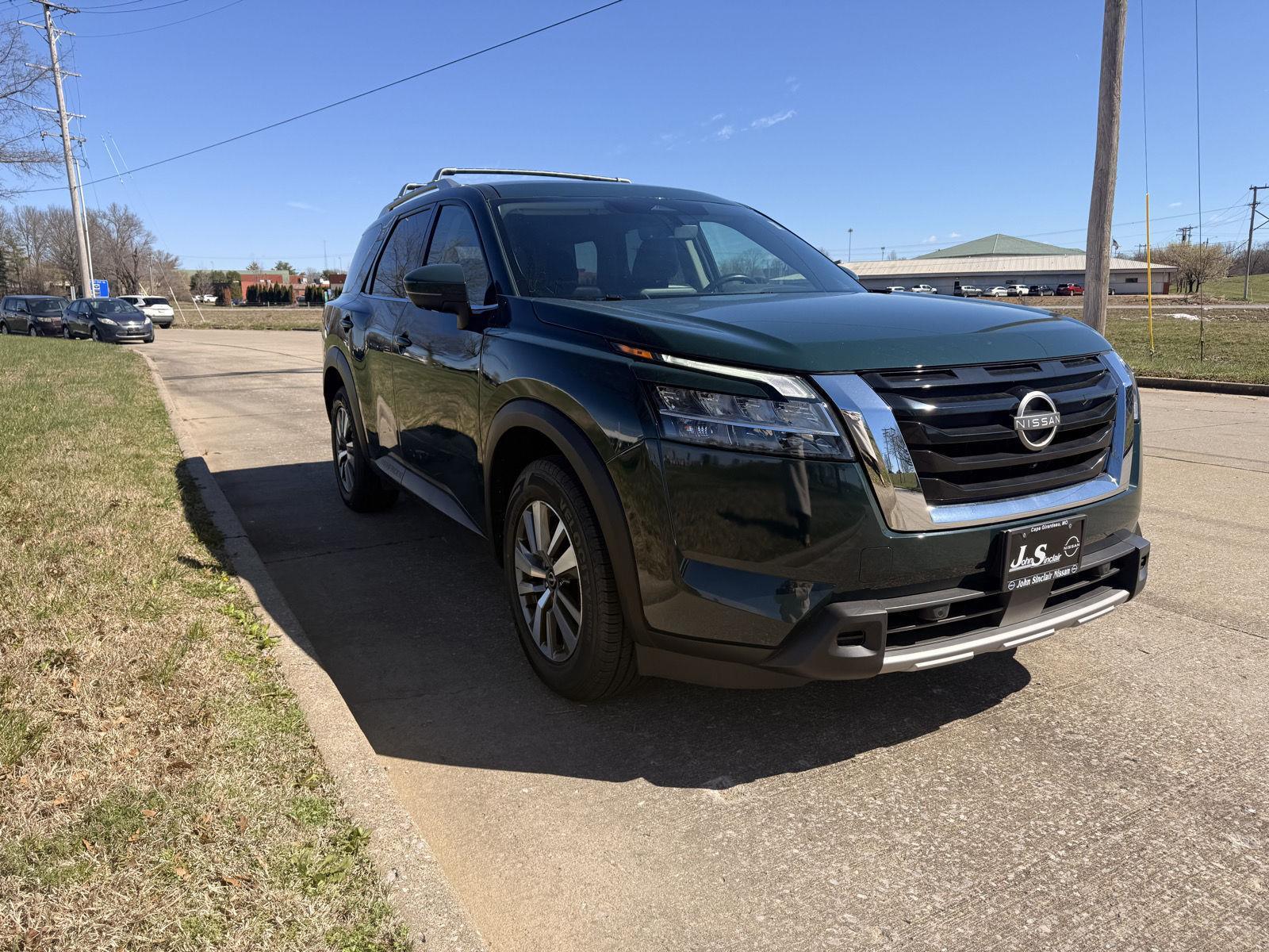 2023 Nissan Pathfinder SL 4WD