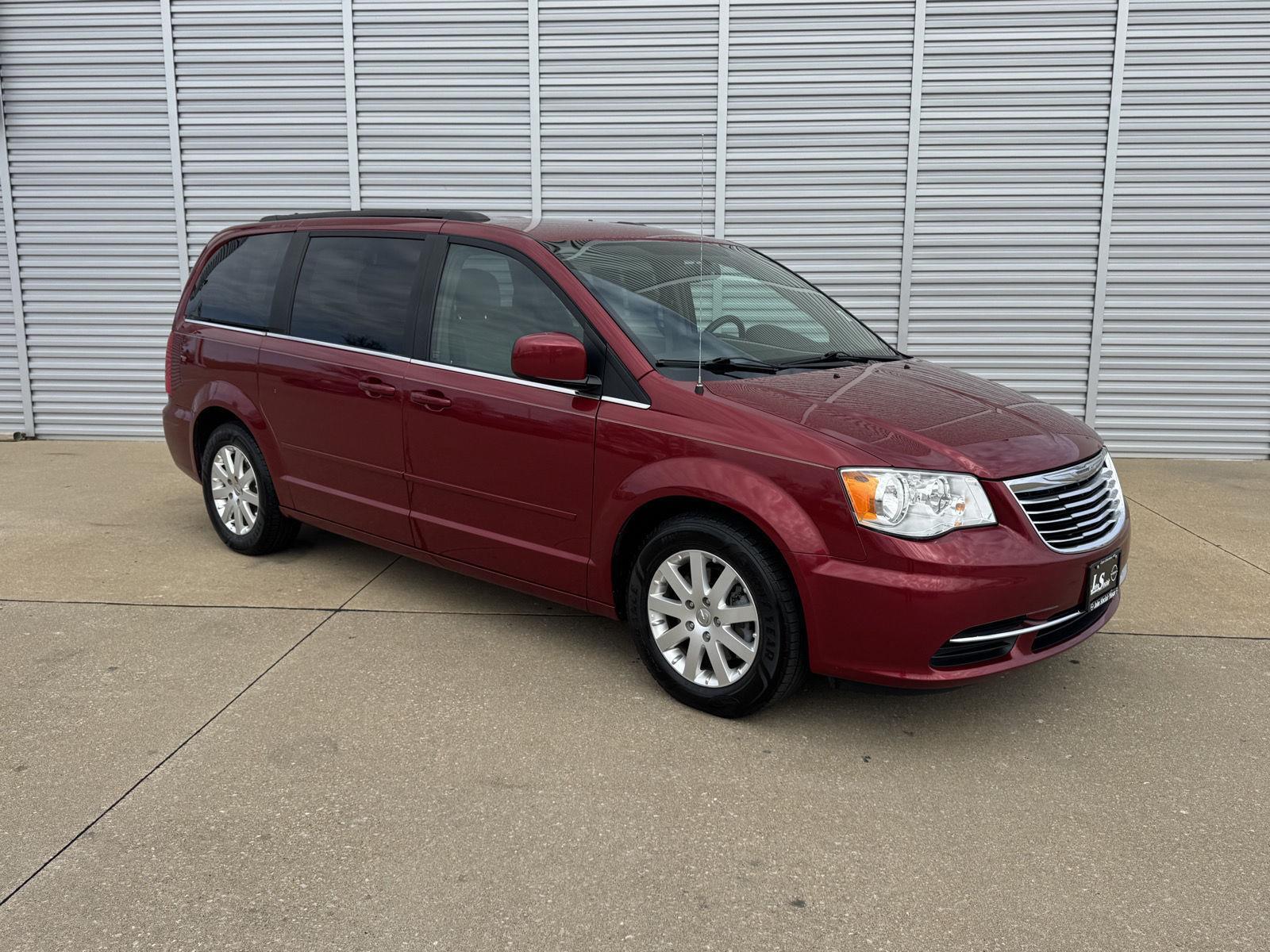 2015 Chrysler Town & Country LX FWD